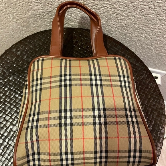Burberry Purse - Picture 3 of 9